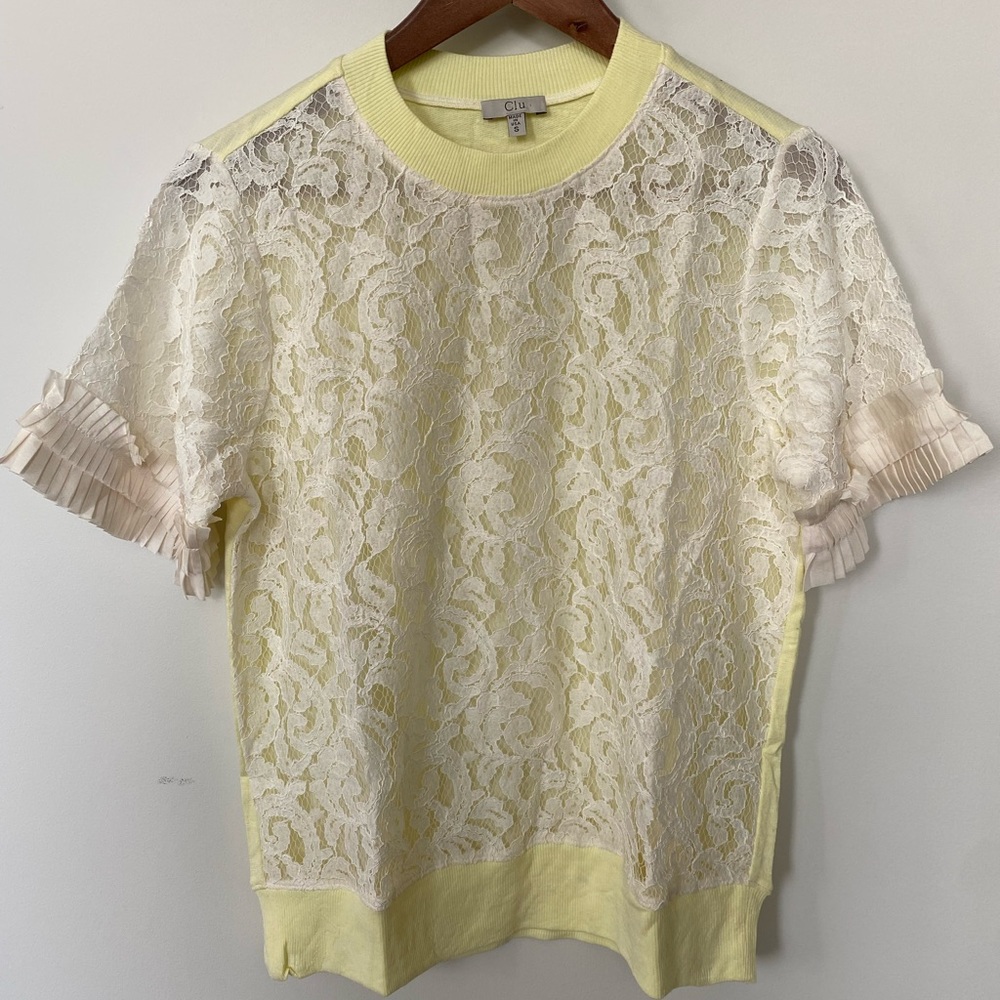 Clu yellow lace front top